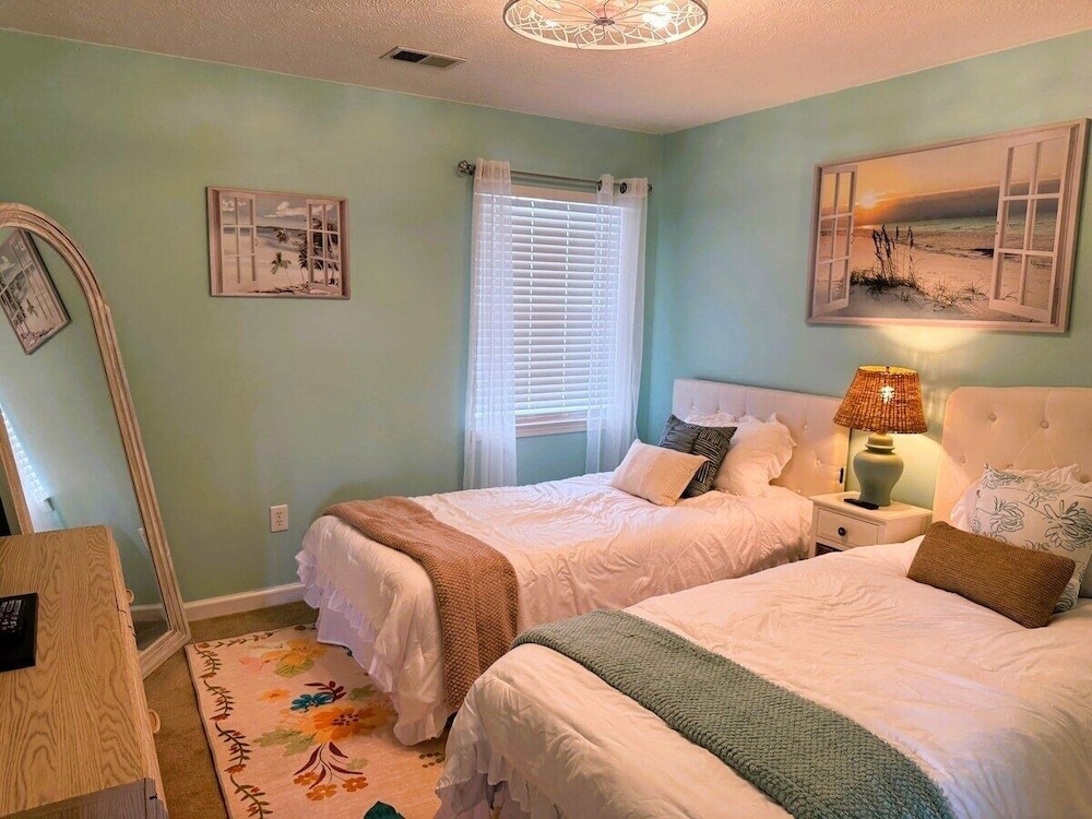 Waterway Village 27f 2 Bedroom Condo
