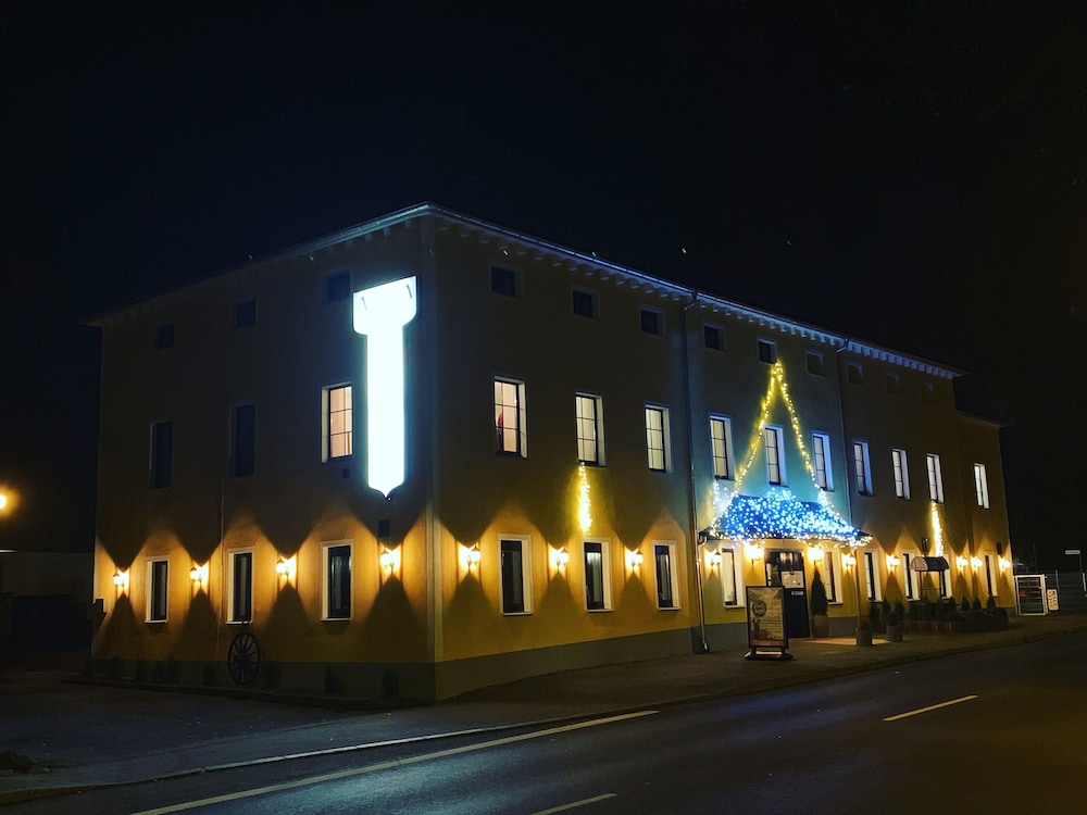 Amara-Gasthaus-Festsaal-Pension