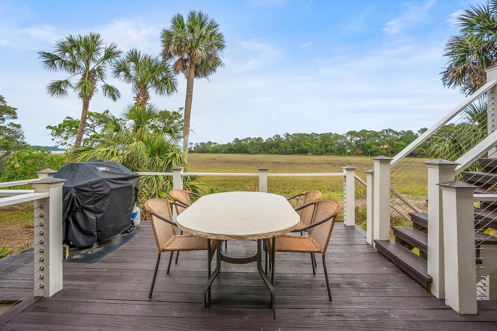 Elegant, Marsh-front 5-bed, 4-bath Home, Sleeps 12