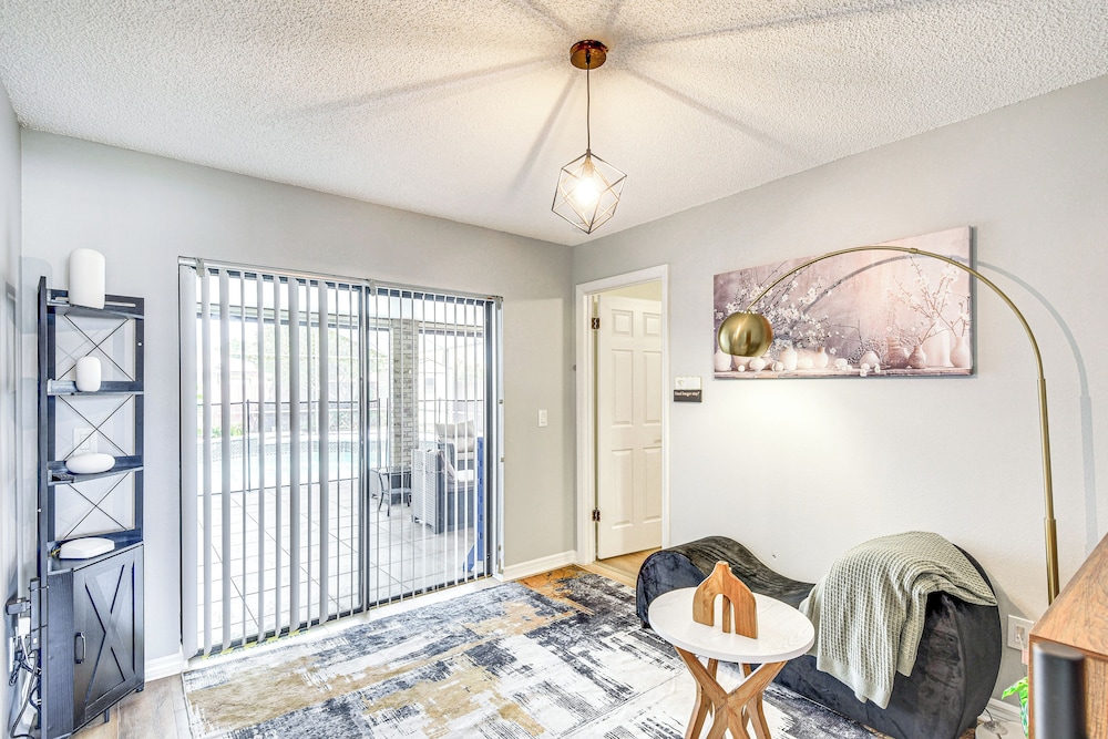 6 Mi to Gemini Springs Park: Chic Home w/ Pool!