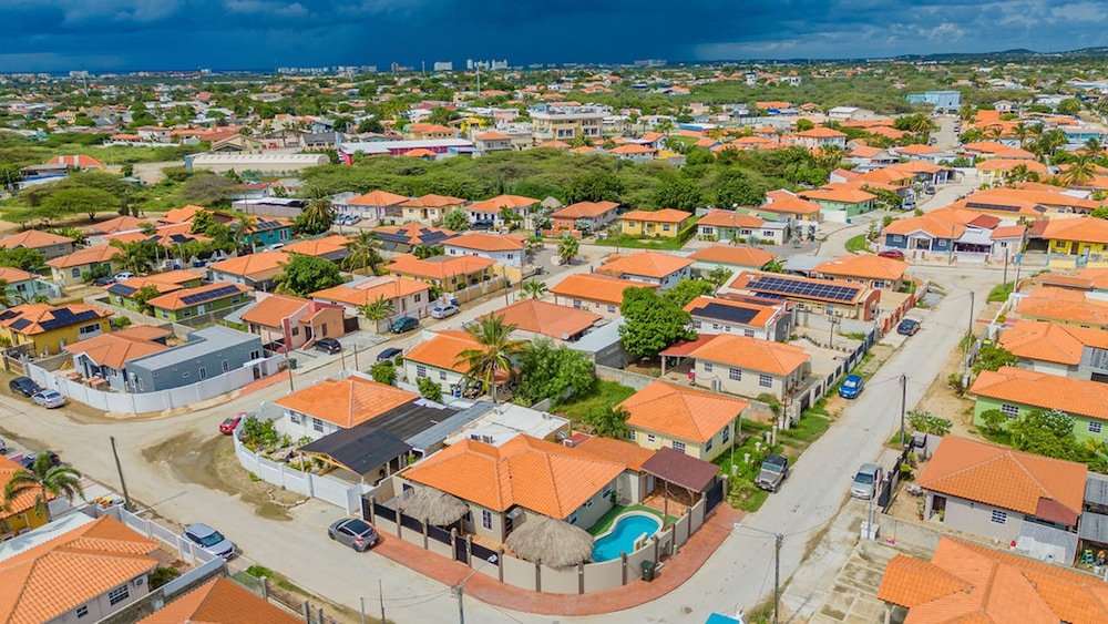 Urban 5BR Private Pool Getaway 10 Min- Bch