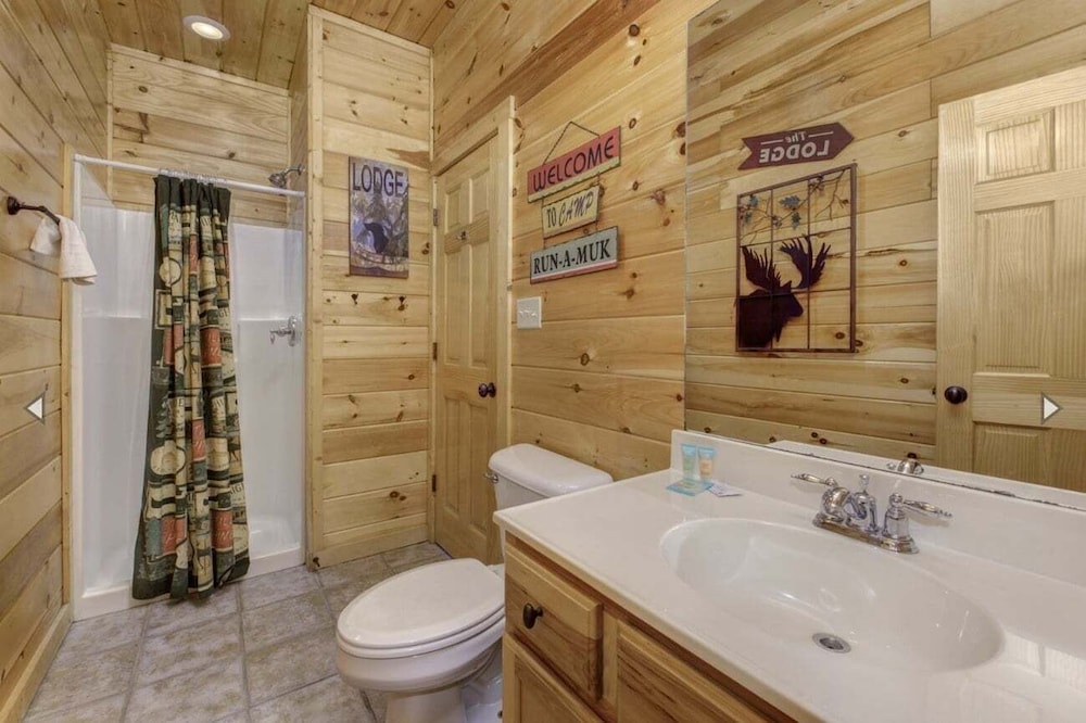 Knotty But Nice 4 Bedroom Home