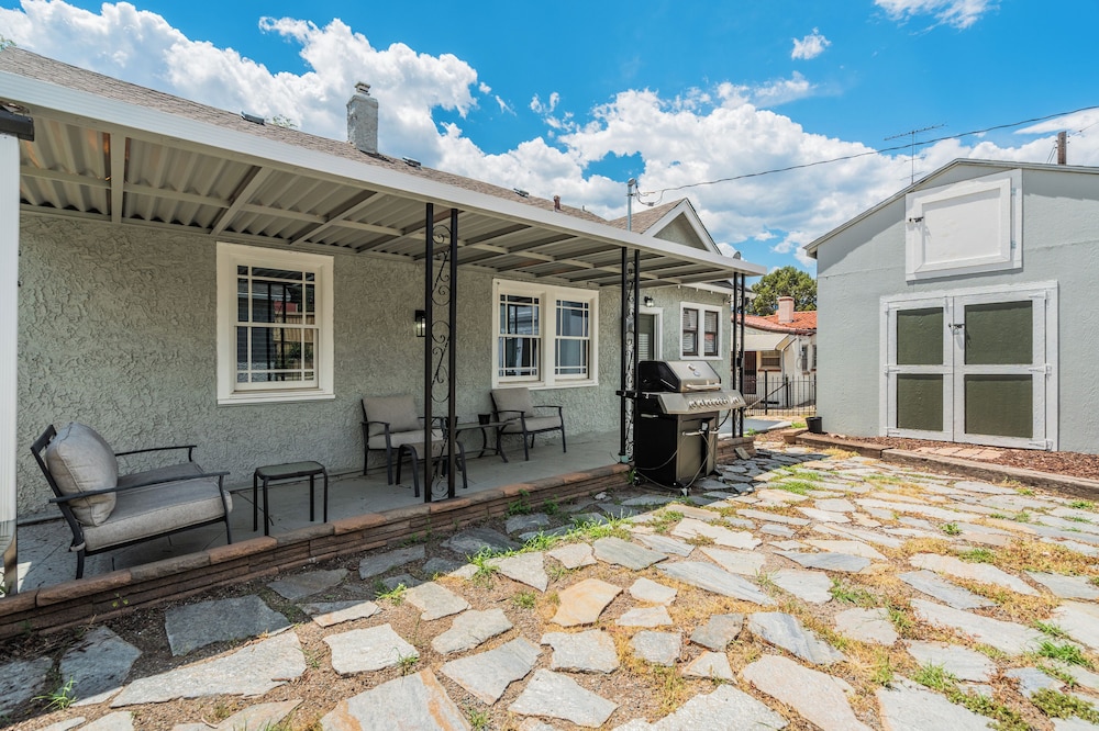 1318 E Pikes Peak