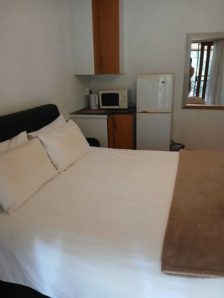 Oaktree Guest House