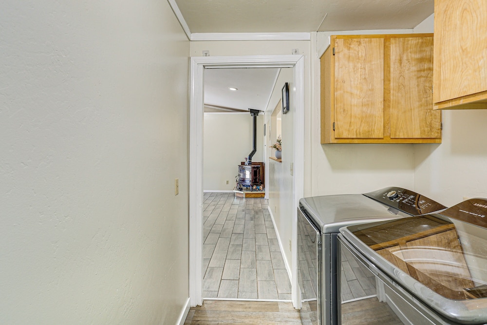 Pet-friendly Unit w/ Yard Near Sacramento River!