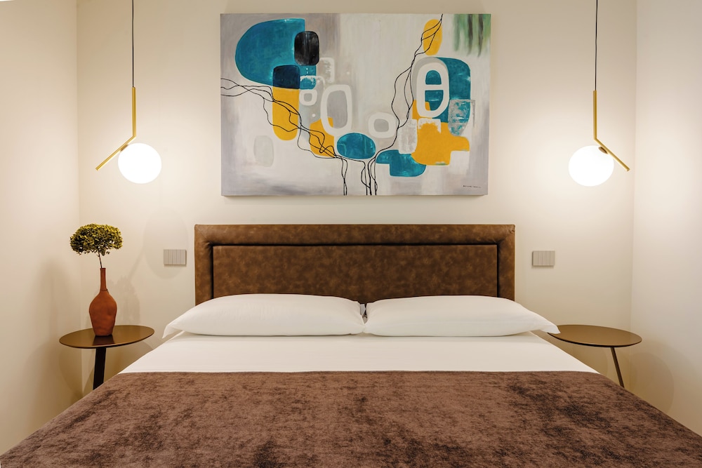 Hera rooms and suites