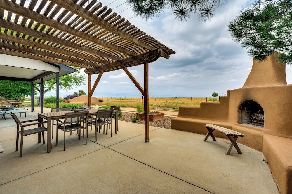 Mtn-view Home w/ Pickleball Court in Louisville!