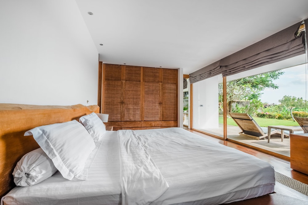 Jimbaran Balangan BeachFront Villa Nakar