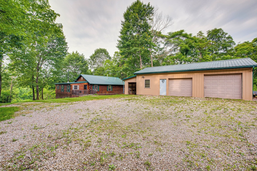 Pond & Fire Pit: Charming Log Cabin Near Blue Rock