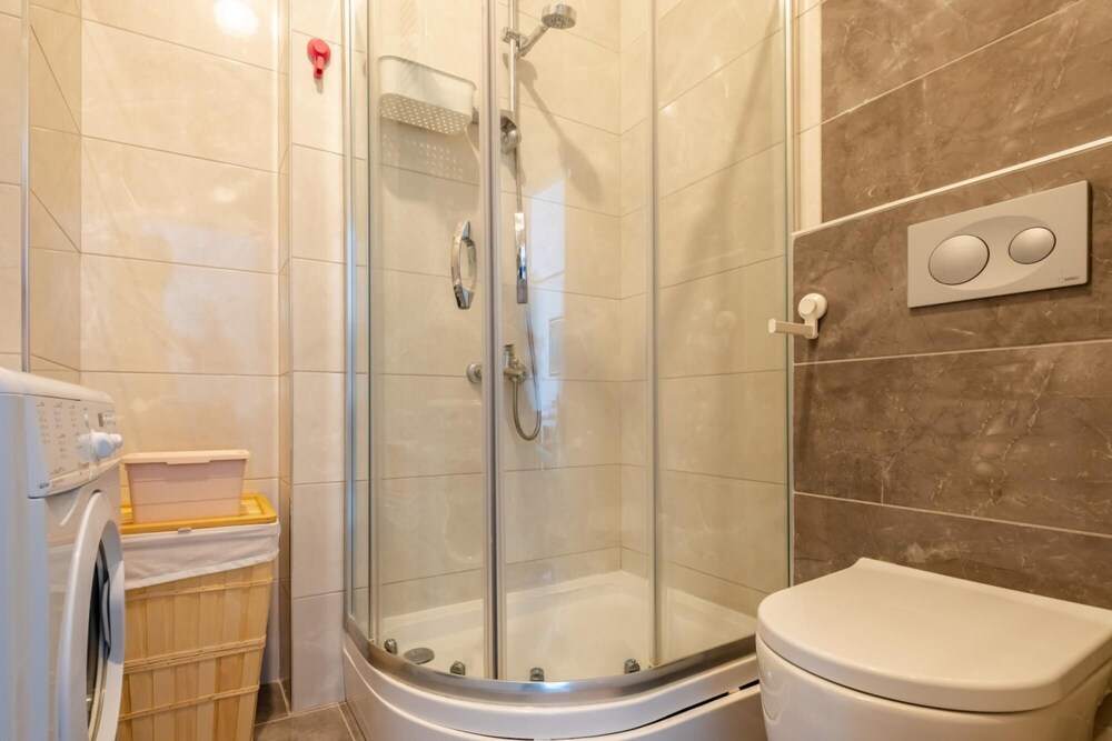 Pleasant Flat Close to Metro Station in Maltepe