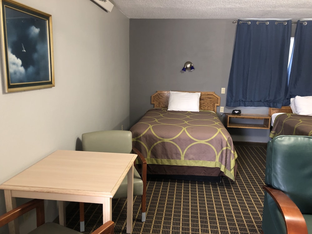Hawkeye Motel