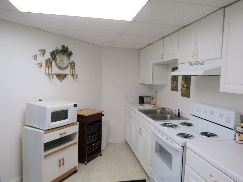 Sugar Mountain Drive 1866 6 Bedroom Home by RedAwning