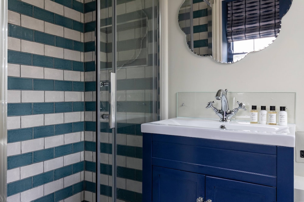 Westover Road III by Onefinestay
