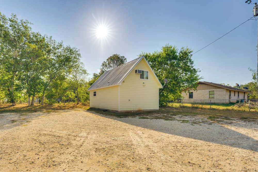 < 1 Mi to Main St: Quiet Home w/ Yard in Stockdale