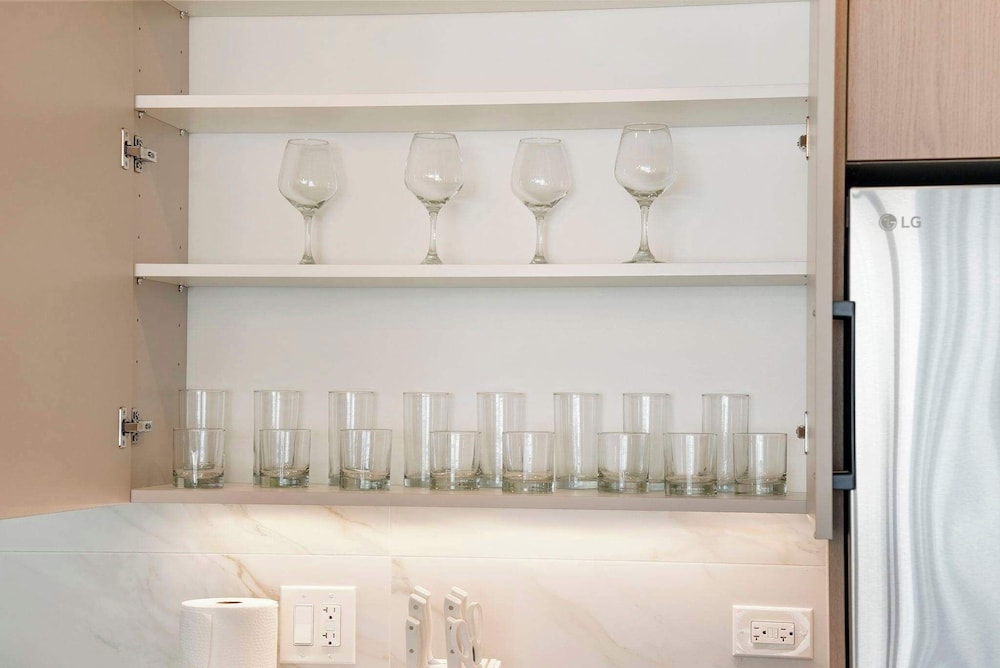 Chicago Modern Condo 2br2ba Balcony Free Park