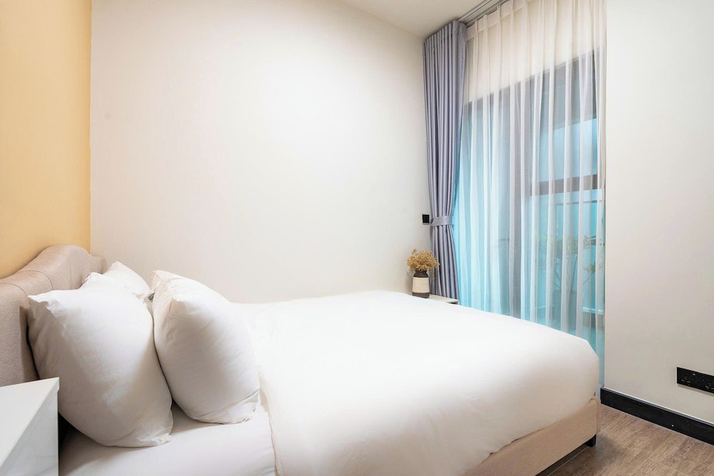 Luxury Vela Luxe - De La Sol Sai Gon