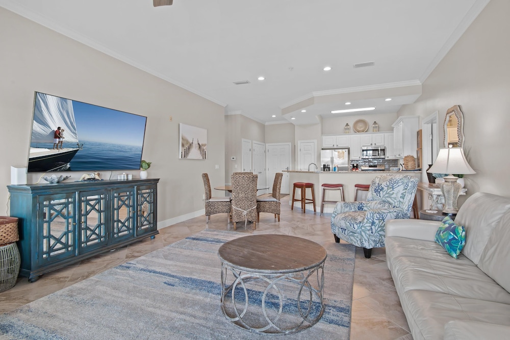 Pavilion Palms 203c