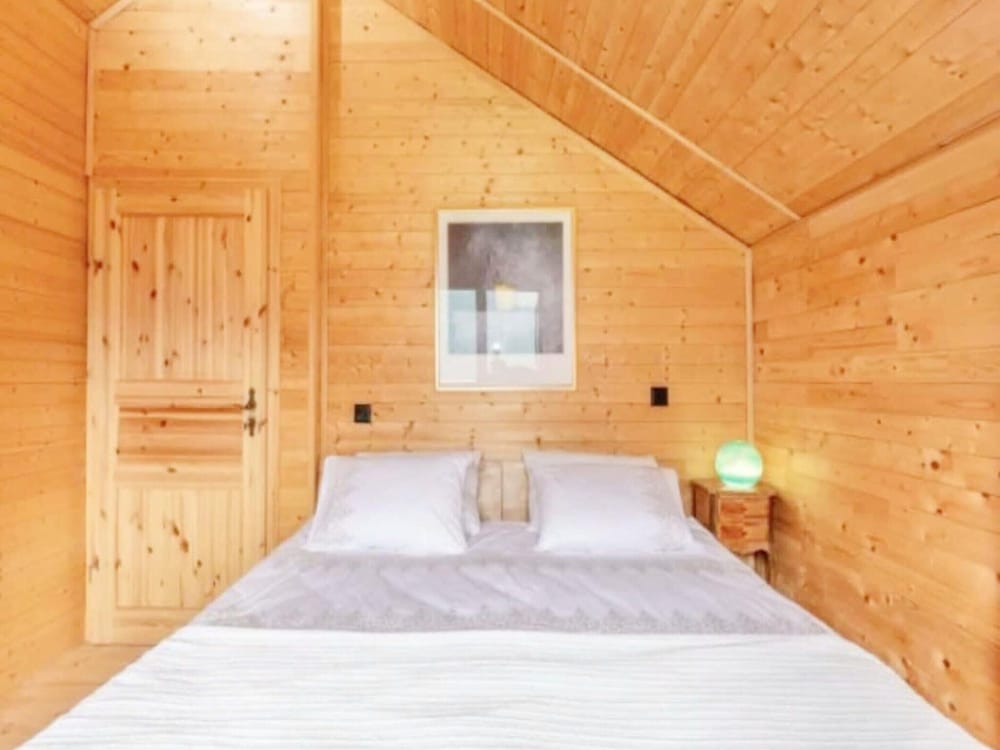 Chalet in Rossiniere Near Glacier & Lake