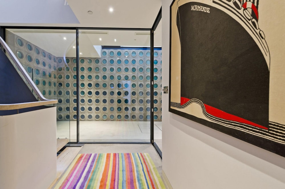 Amazing South Kensington Mews House by Underthedoormat