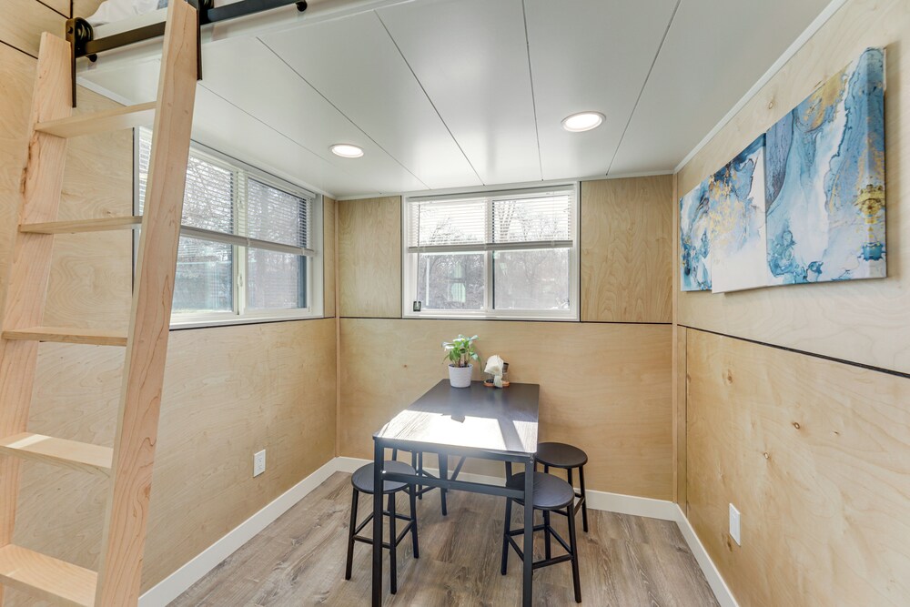 Hiking & Creek: Manor Tiny Home in Forest Retreat