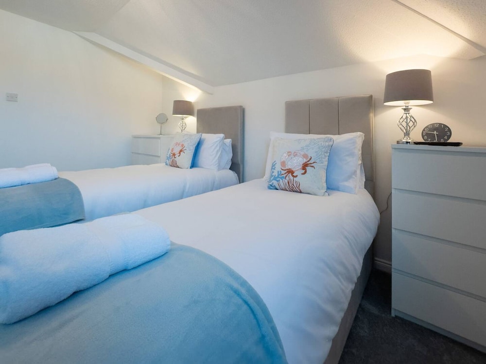 Elegant 2BR Broadstairs Coastal Escape by Adliv