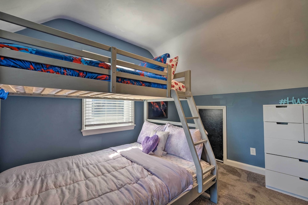 Capitol Heights Home ~ 5 Mi to National Mall! view 3