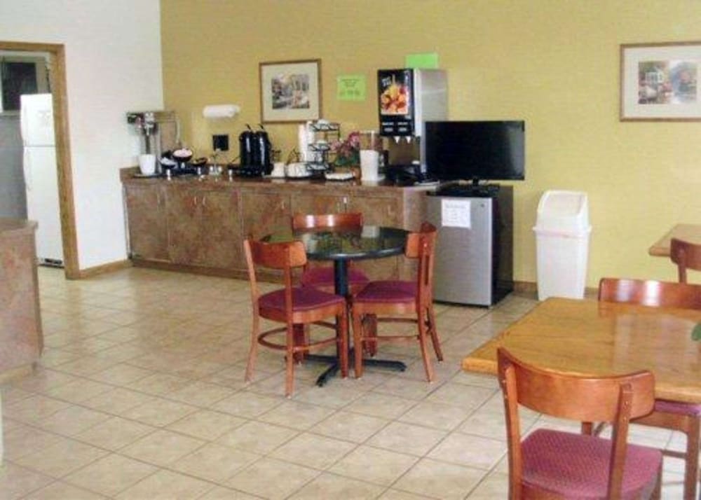 Salina Vacations - Rodeway Inn - Property Image 13
