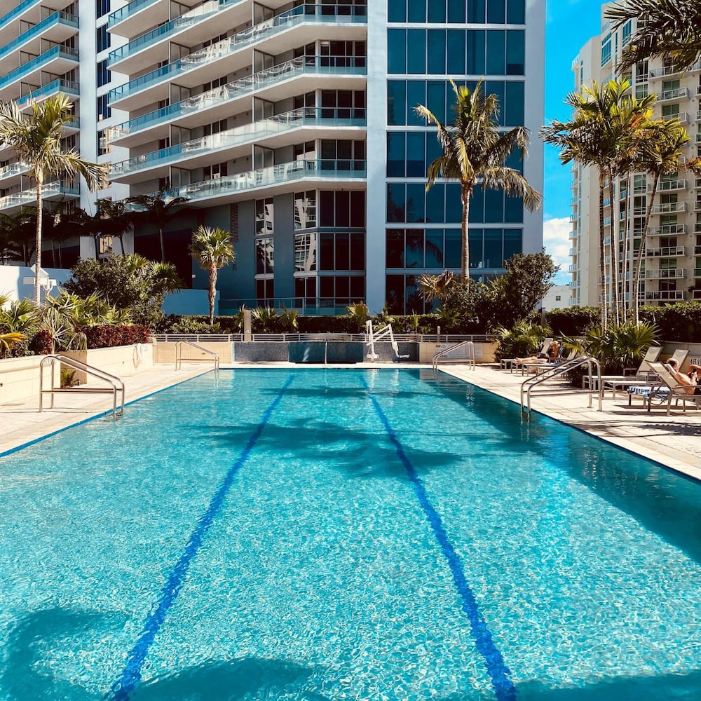 Roami at Brickell Arch