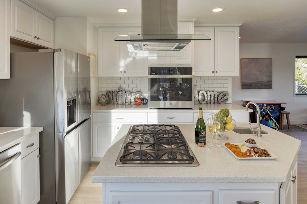 Terrace Hill Modern Paso Robles Escape Near Wineries, Dining, and Hot Springs