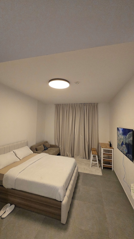 Kuro Elegant Living