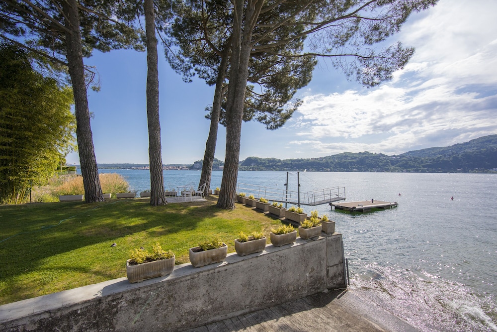 Residenza Ludovica by the lake