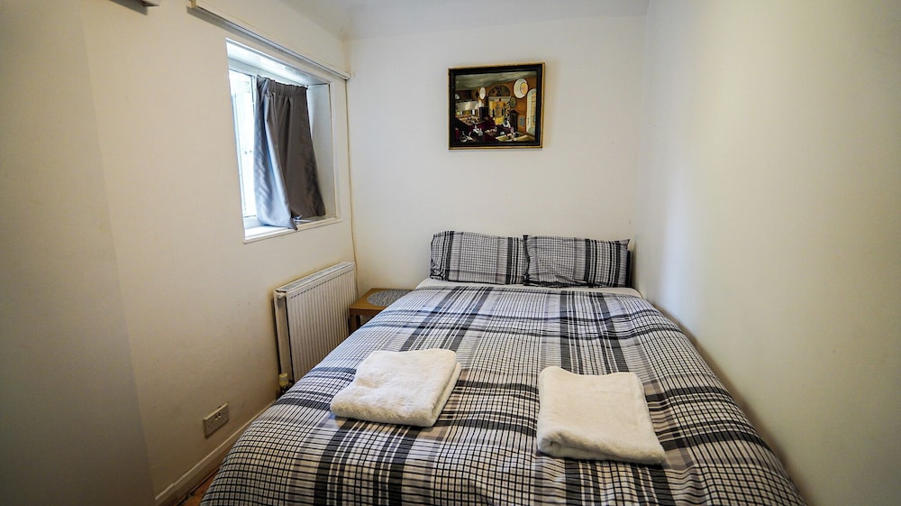3BR Home Near Hounslow West Tube Station
