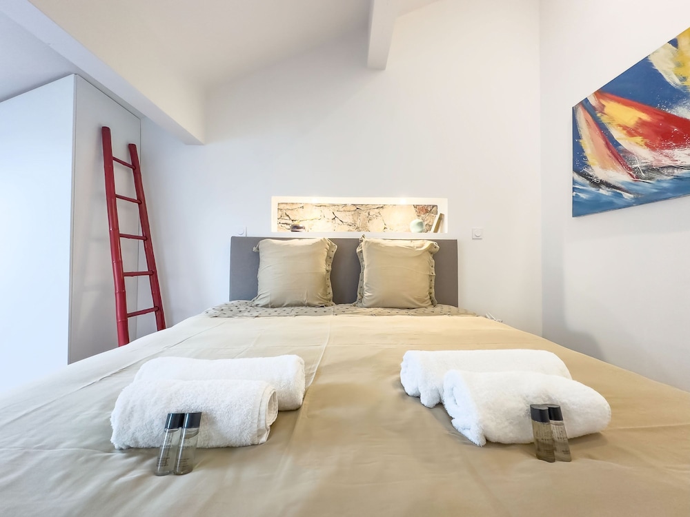 Le Duplex in Cannes With 4 Bedrooms and 3 Bathrooms