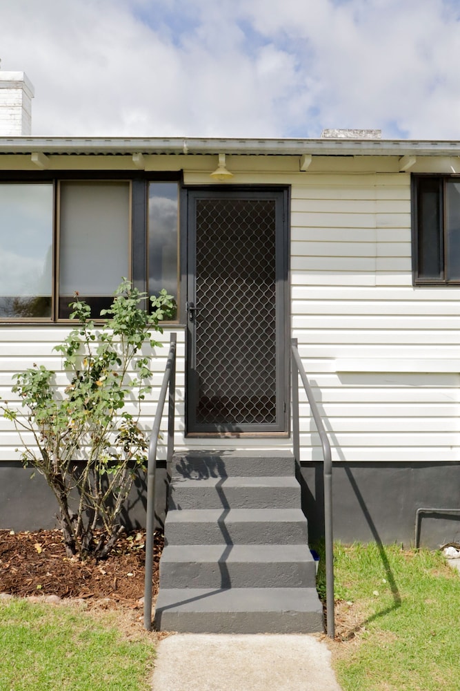 Cosy 3-bed Home With Fireplace & Outdoor BBQ