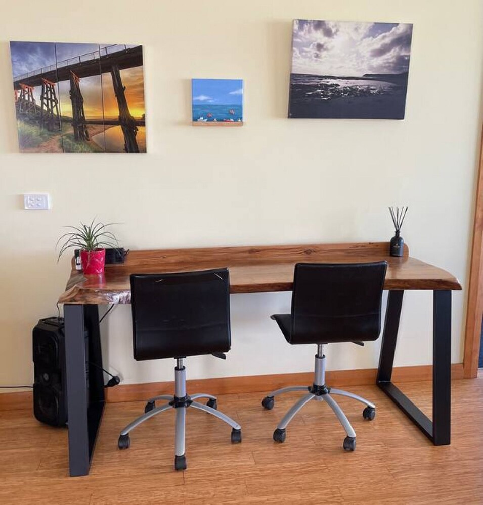 Colours By The Sea Wheelchair Pet-friendly Waterfront Retreat Fireplace Wood Supplied