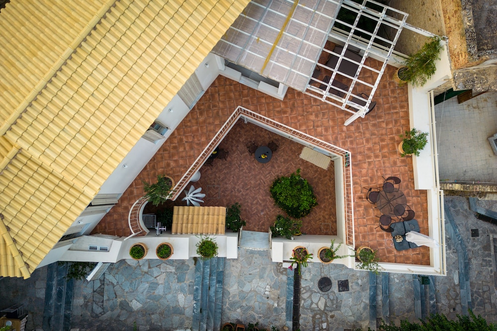 Acropolis Suites