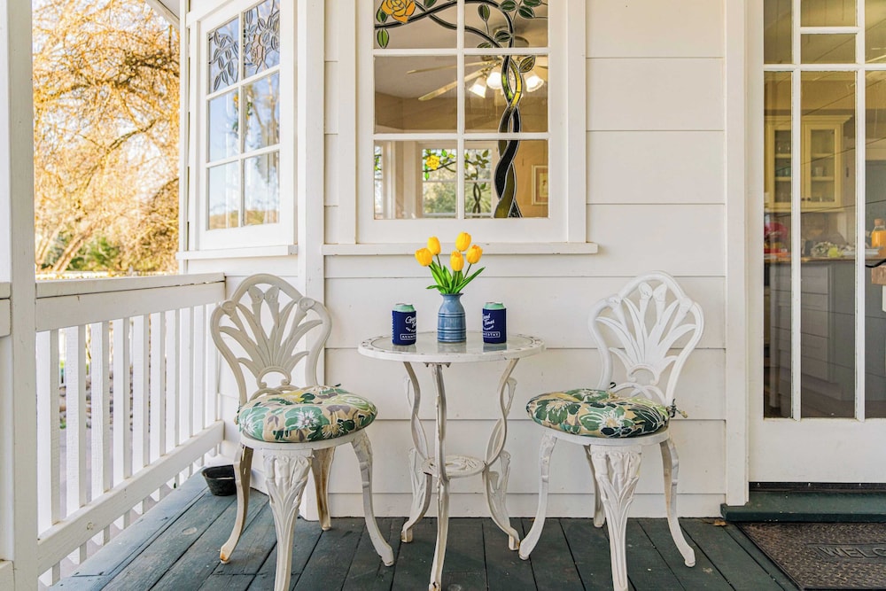 Victorian Manor In Paso Robles Wine Country + Pool, Hot Tub, Firepit, Tennis Court Sleeps 28