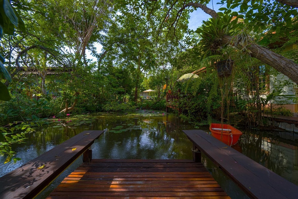Fantastic Resort Near Town Location BS88