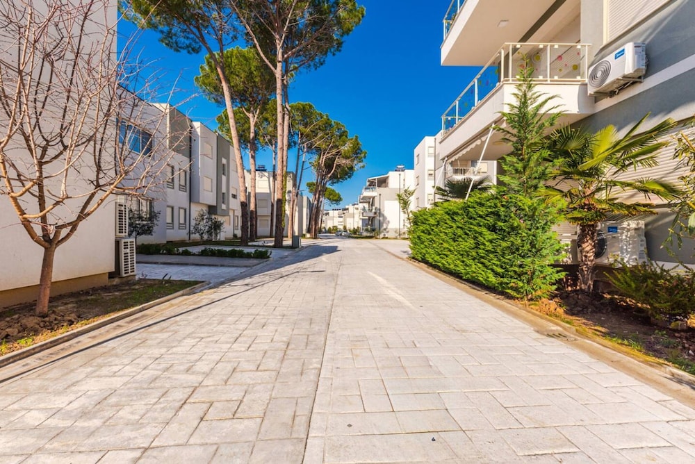 Spacious Apartment by the Beach - Tulipani