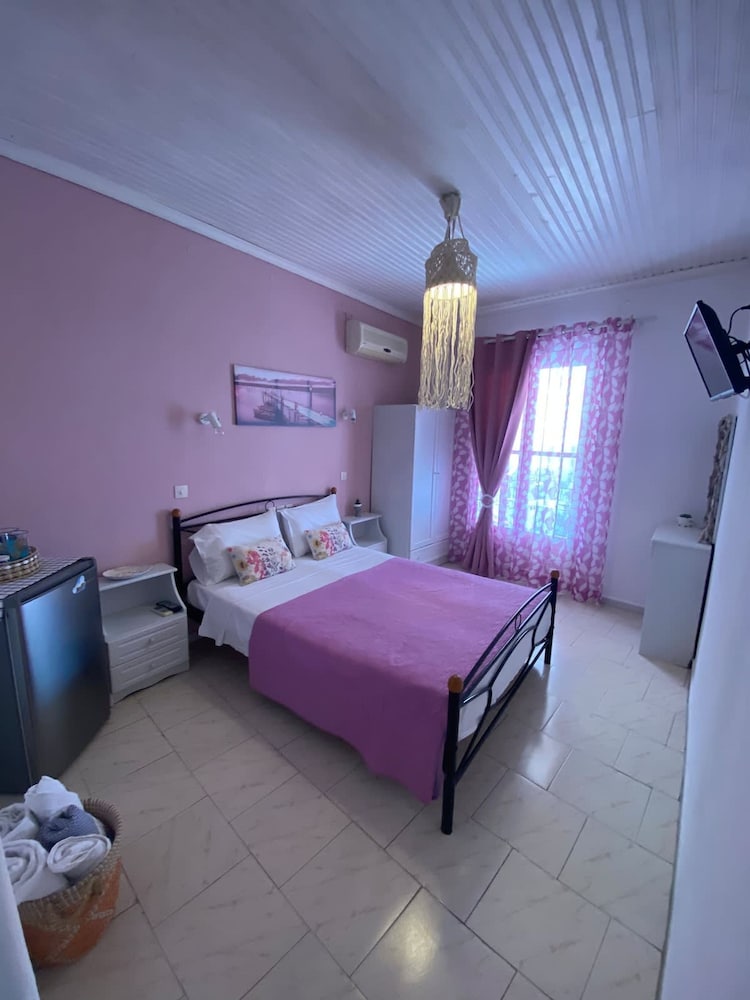 Alonnisos Beachfront Getaway - Cozy Summer Gem