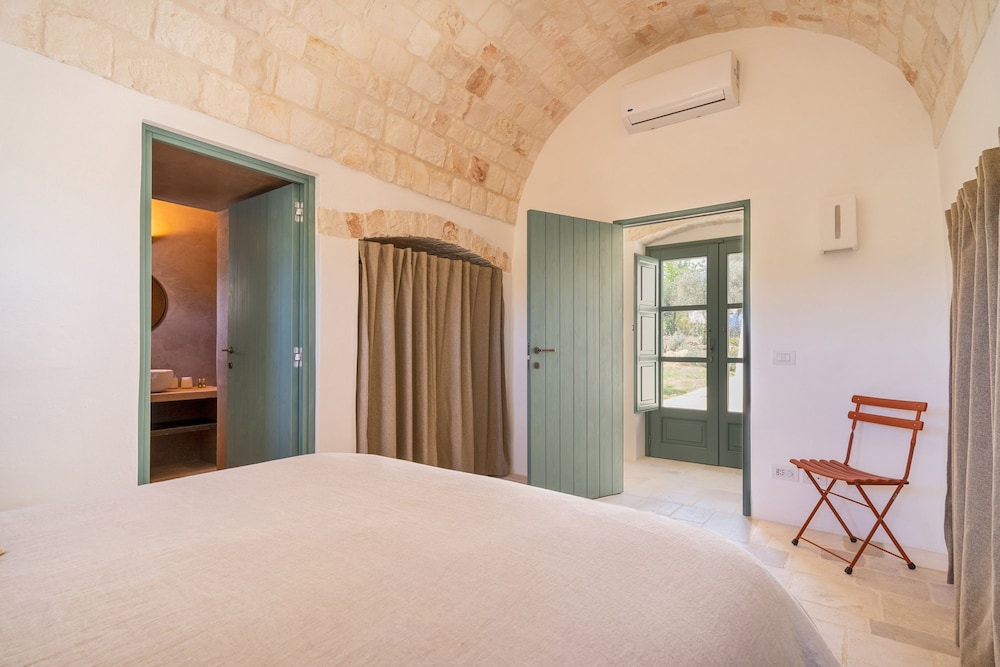 Trulli Pietra Rossa With Pool by Wonderful Italy