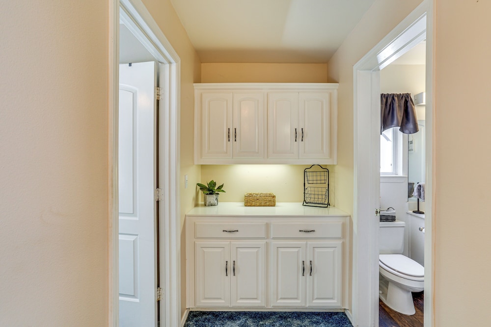 10 Mi to Redding: Serene Escape w/ Spacious Yard!
