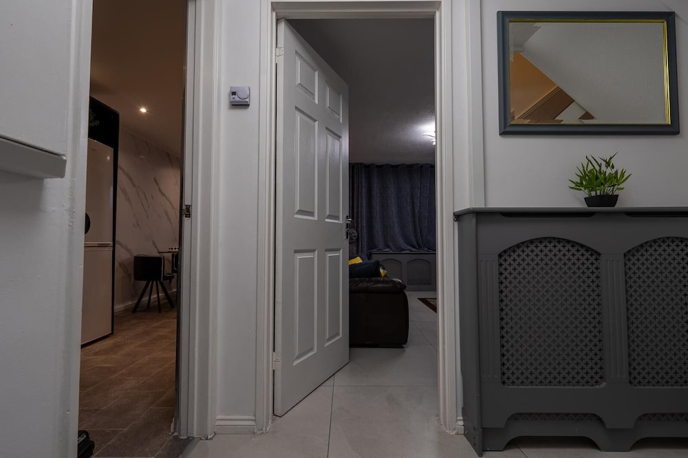 Charming 2 Bedroom Luxurious Home in Thamesmead South East London