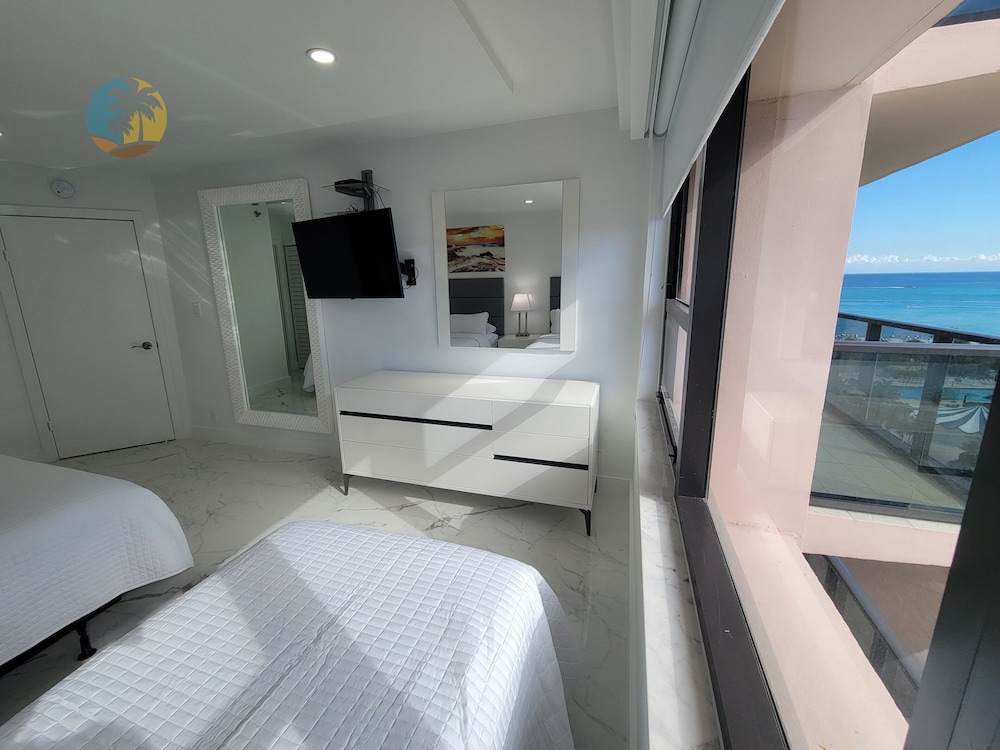 Alexander 1115 3 Bedroom Apts