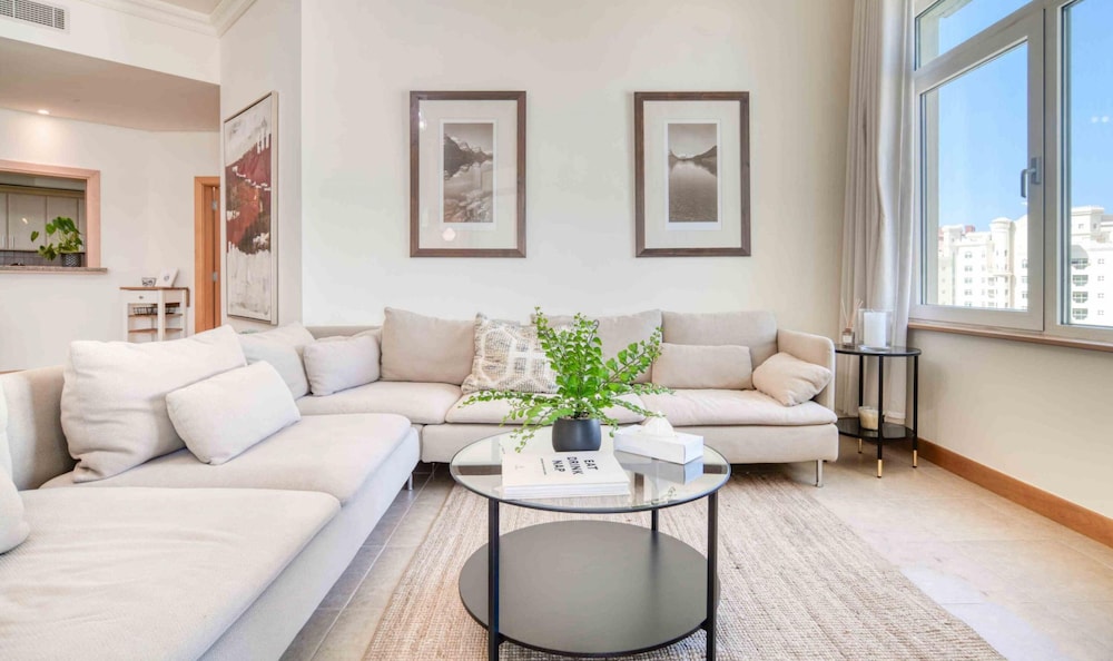 Chic Beachside 3BR Living at the Palm