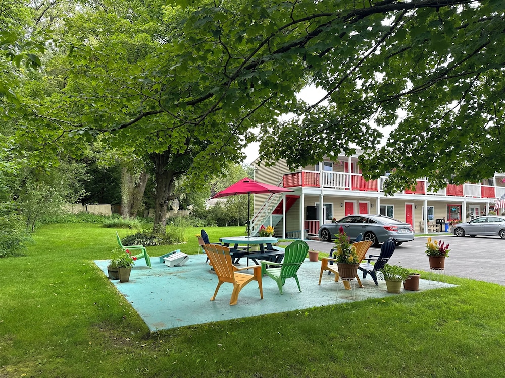 Cozy Corner Motel