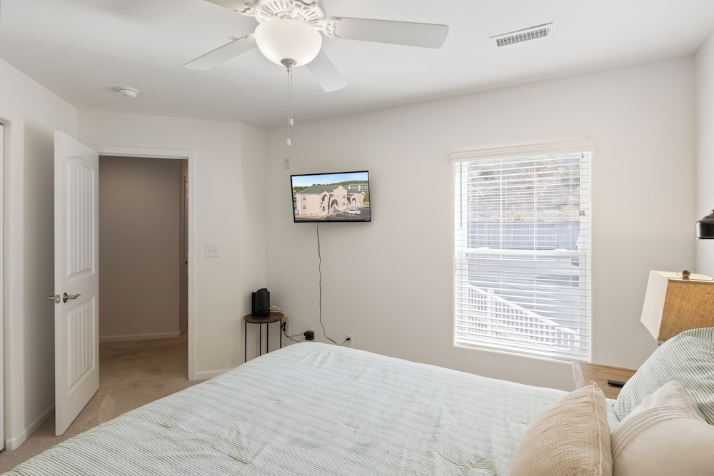 Central Location, Pool Access & Breathtaking Views