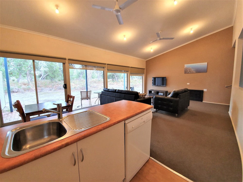 Waterfront Retreat At Wattle Point