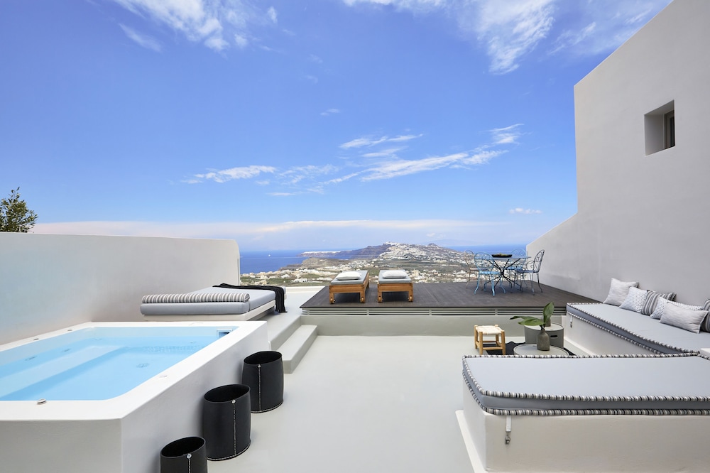 White and Co. La Torre Suites