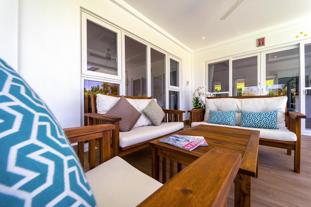 TropicalFamilyVilla w Pool&Garden ML103